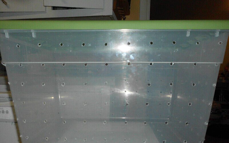 A monotub fruiting chamber for growing mushrooms at home